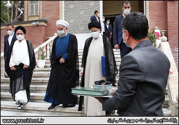 لباس رزمی که روحانی دیر به تن کرده است!