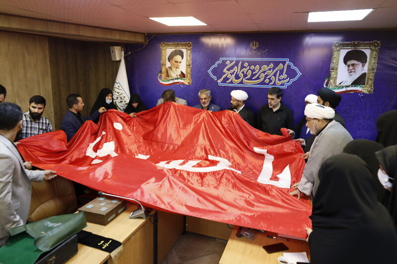 زن خبرساز ماجرای قطار تهران-یزد سفیر شد (+عکس) زن خبرساز ماجرای قطار تهران-یزد سفیر شد (+عکس)