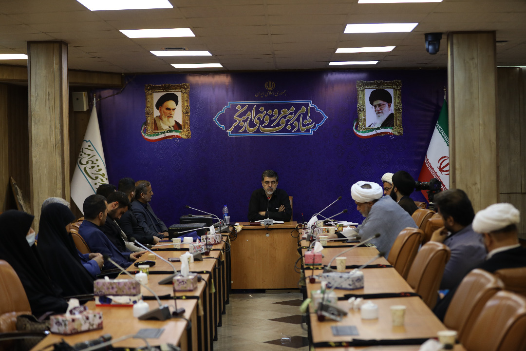 زن خبرساز ماجرای قطار تهران-یزد سفیر شد (+عکس) زن خبرساز ماجرای قطار تهران-یزد سفیر شد (+عکس)