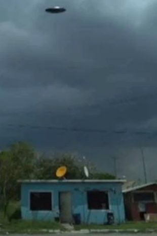 مشاهده‌ بشقاب‌پرنده‌ بر فراز آسمان مکزیک