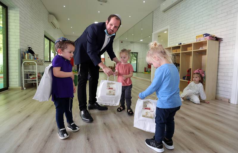 زندگی اولین خاخام یهودی در امارات / تاسیس مهدکودک، کنیسه و مرکز غذای حلال یهودی در دبی