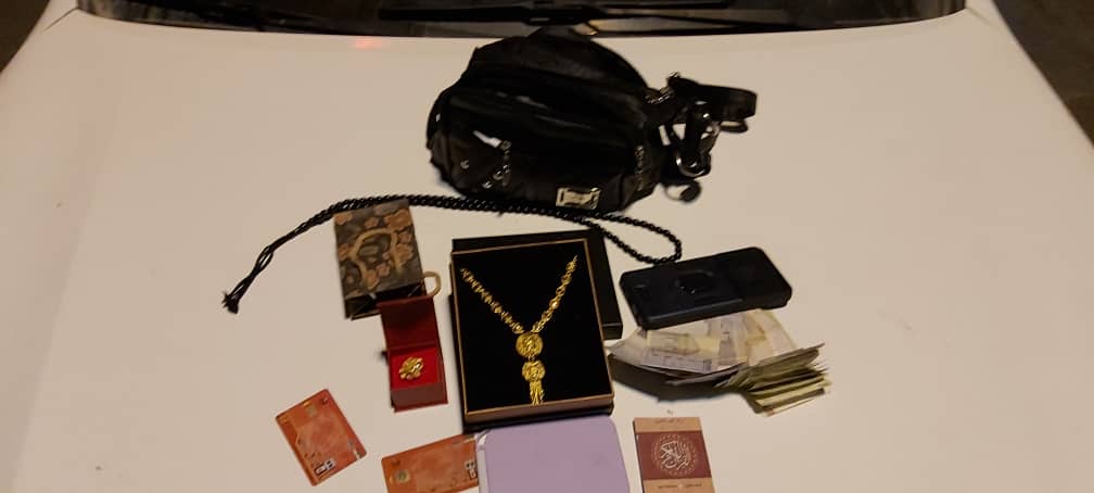 خبر خوب / دو مامور پلیس در قشم کیف 100 میلیون تومانی را به صاحبش برگرداندند (+ عکس) خبر خوب / دو مامور پلیس در قشم کیف 100 میلیون تومانی را به صاحبش برگرداندند (+ عکس)