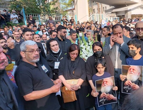 سایه در وطن آرام گرفت سایه در وطن آرام گرفت