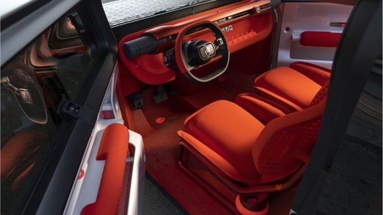 خودروی برقی عجیبی که در ساخت آن از مقوا هم استفاده شده است