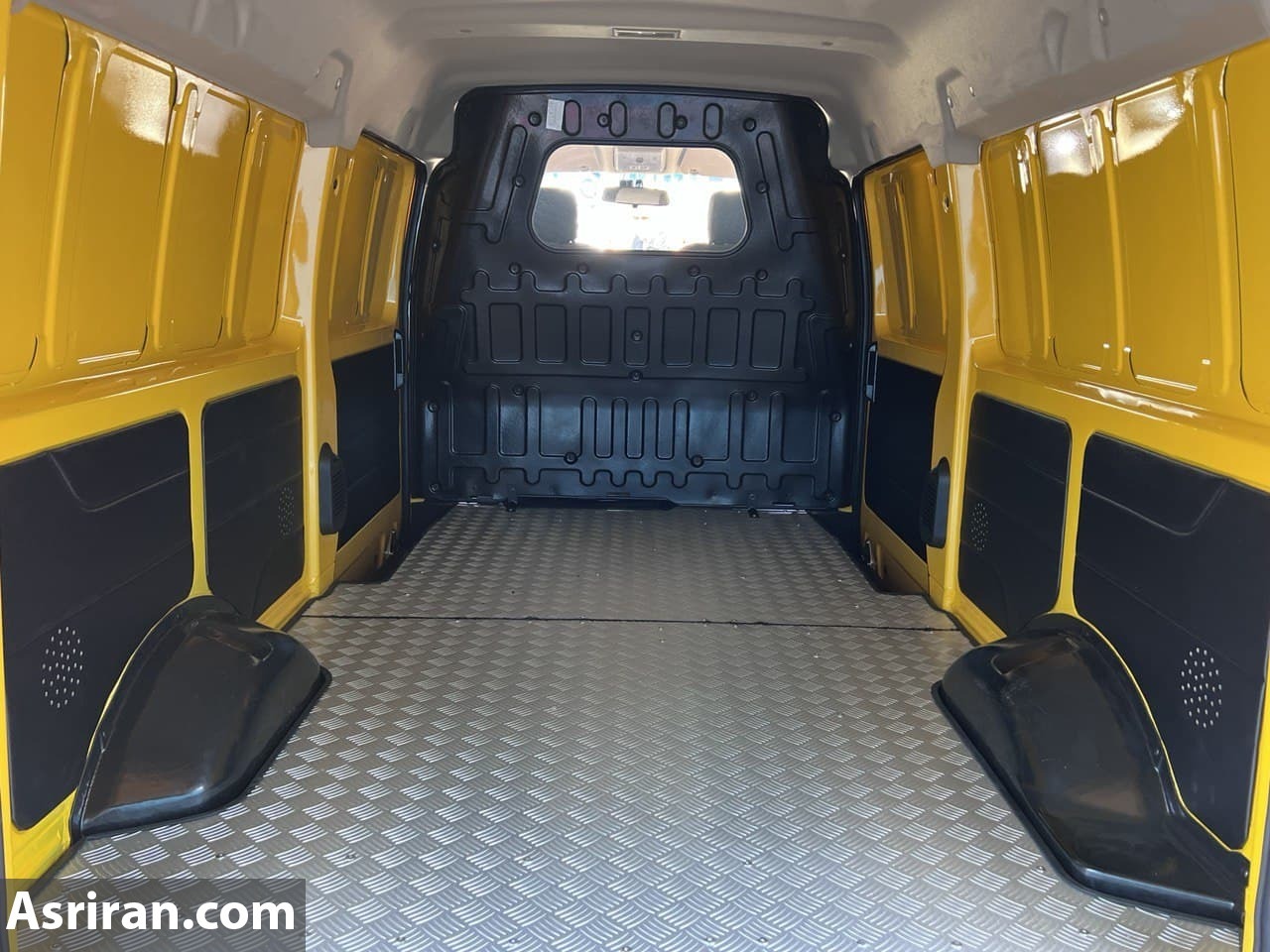 نگاهی تنها کارگو ون موجود در بازار ایران (+ عکس و مشخصات فنی) نگاهی تنها کارگو ون موجود در بازار ایران (+ عکس و مشخصات فنی)