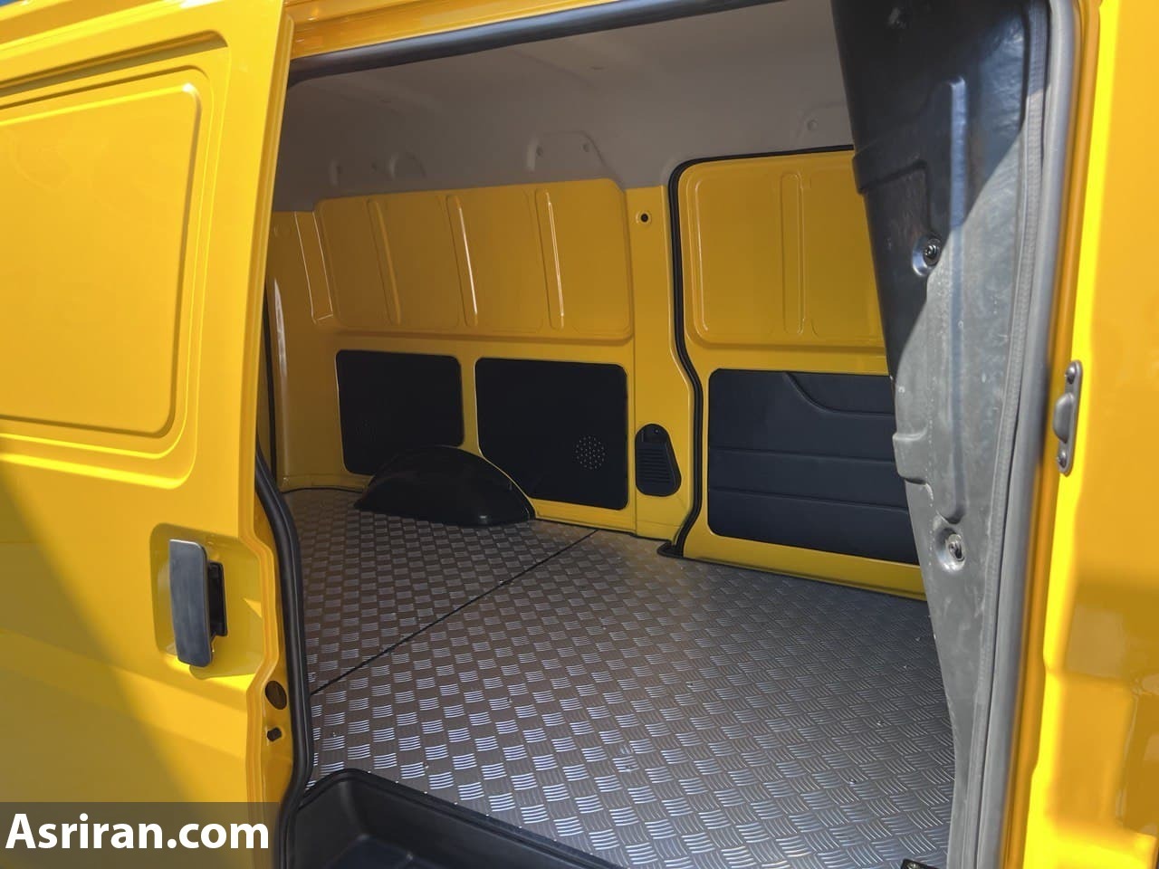 نگاهی تنها کارگو ون موجود در بازار ایران (+ عکس و مشخصات فنی) نگاهی تنها کارگو ون موجود در بازار ایران (+ عکس و مشخصات فنی)