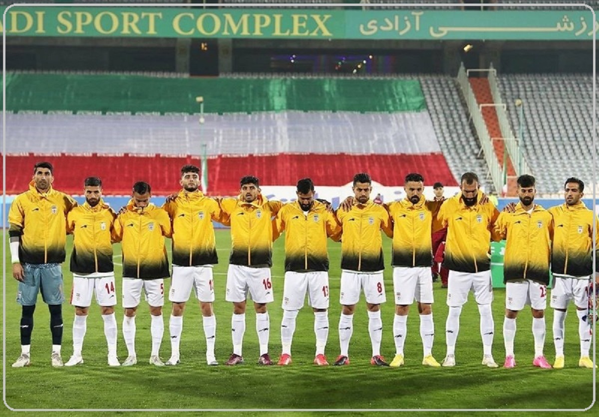 بیلبورد برای تیم ملی با دو بازیکن شماره 5 و شماره 6 !  تا حالا بازی فوتبال دیدین؟