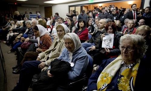 زنان ضد دیکتاتوری در آرژانتین؛ بنیانگذار جنبش «مادران روسری سفید» درگذشت