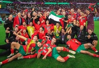 دلی و عاطفی بهتر از تبلیغاتی و حکومتی؛ شادی بازیکنان مراکش با پرچم فلسطین