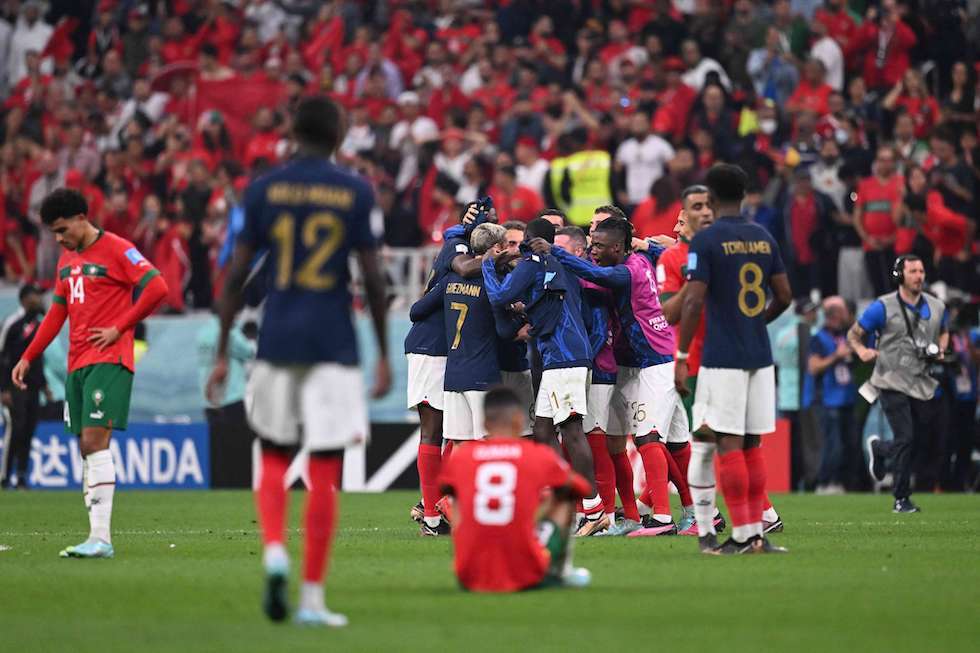 حاشیه بازی فرانسه - مراکش (+عکس) / از شادی مکرون تا دلداری امپایه به اشرف حکیمی حاشیه بازی فرانسه - مراکش (+عکس) / از شادی مکرون تا دلداری امپایه به اشرف حکیمی