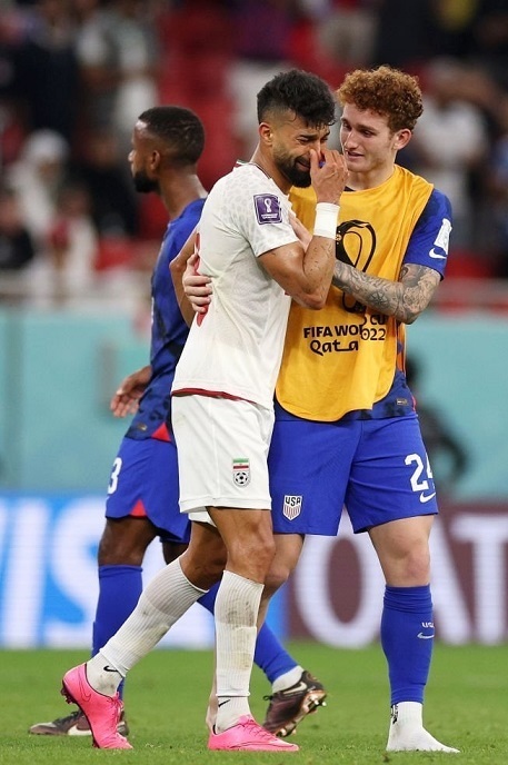 فوتبال را سیاسی نکنیم فوتبال را سیاسی نکنیم