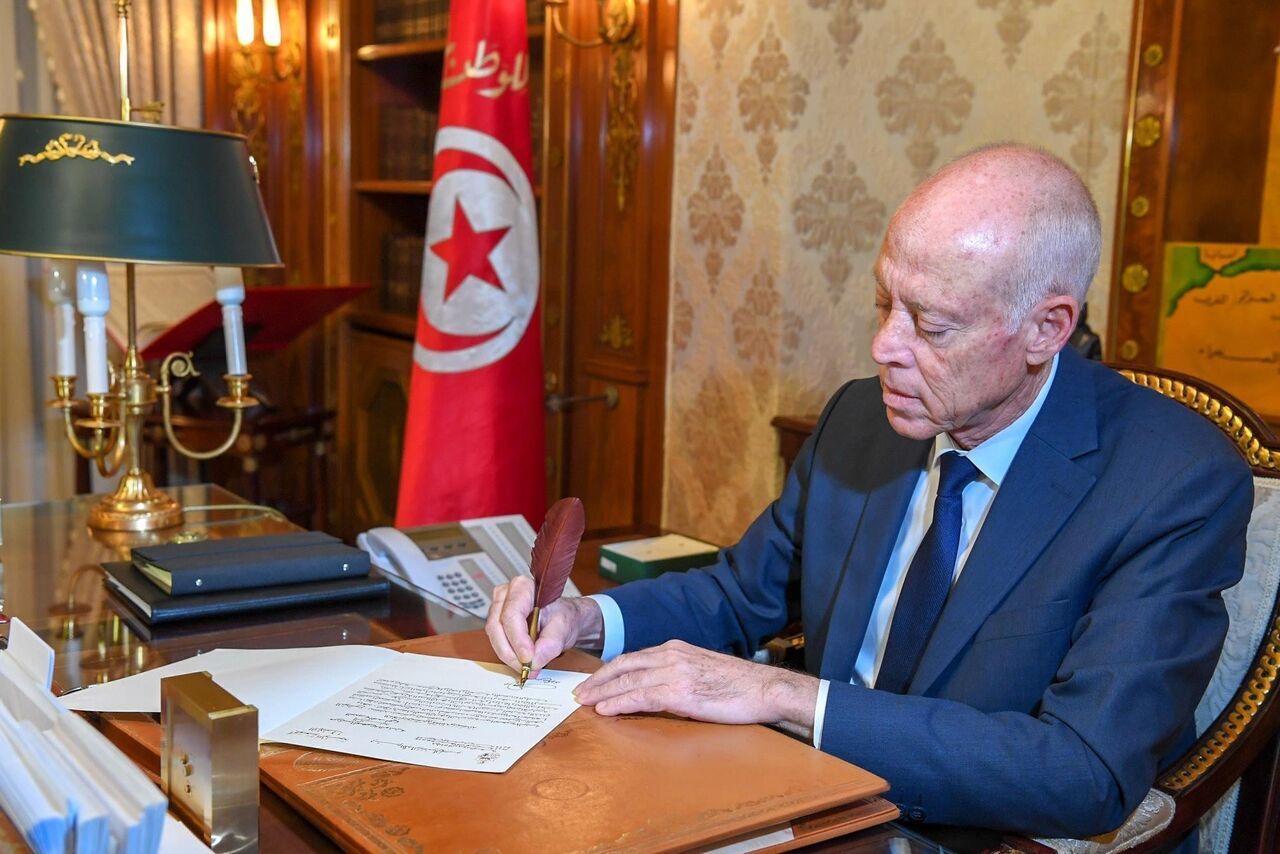 رسوایی برای رئیس جمهور تونس / مشارکت در انتخابات: 8.8 درصد