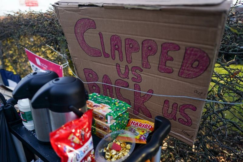 اعتصاب پرستاران و کادر درمان انگلیس (+عکس) اعتصاب پرستاران و کادر درمان انگلیس (+عکس)