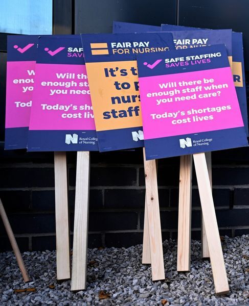 اعتصاب پرستاران و کادر درمان انگلیس (+عکس) اعتصاب پرستاران و کادر درمان انگلیس (+عکس)