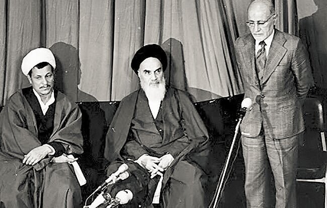 انقلاب کِی و چگونه رخ می‌دهد؟