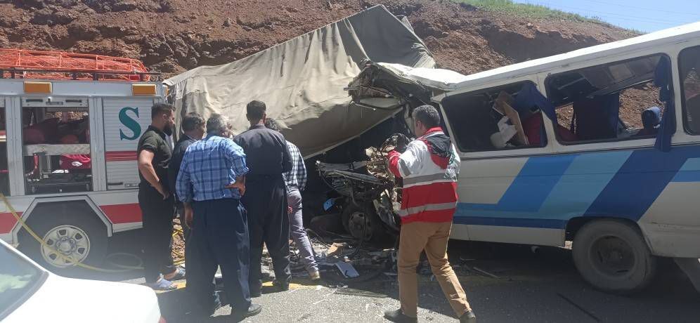 کردستان / ۵ کشته و ۵ مصدوم در تصادف مینی‌بوس و کامیون