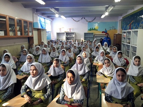 حذف حجاب در مدارس ابتدایی دخترانه در حد پیشنهاد است