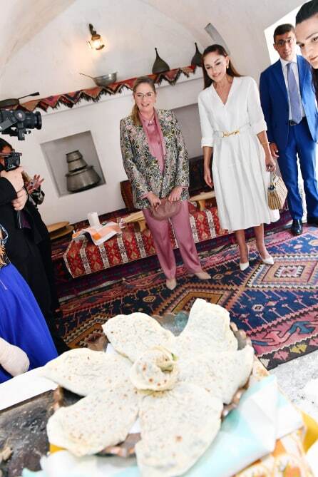 بازدید همسر رئیس جمهور اسرائیل از موزه مردم شناسی باکو (عکس)