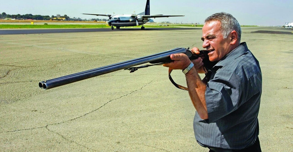 عجیب ترین شغل دنیا: شکارچی فرودگاه مهرآباد (+عکس)