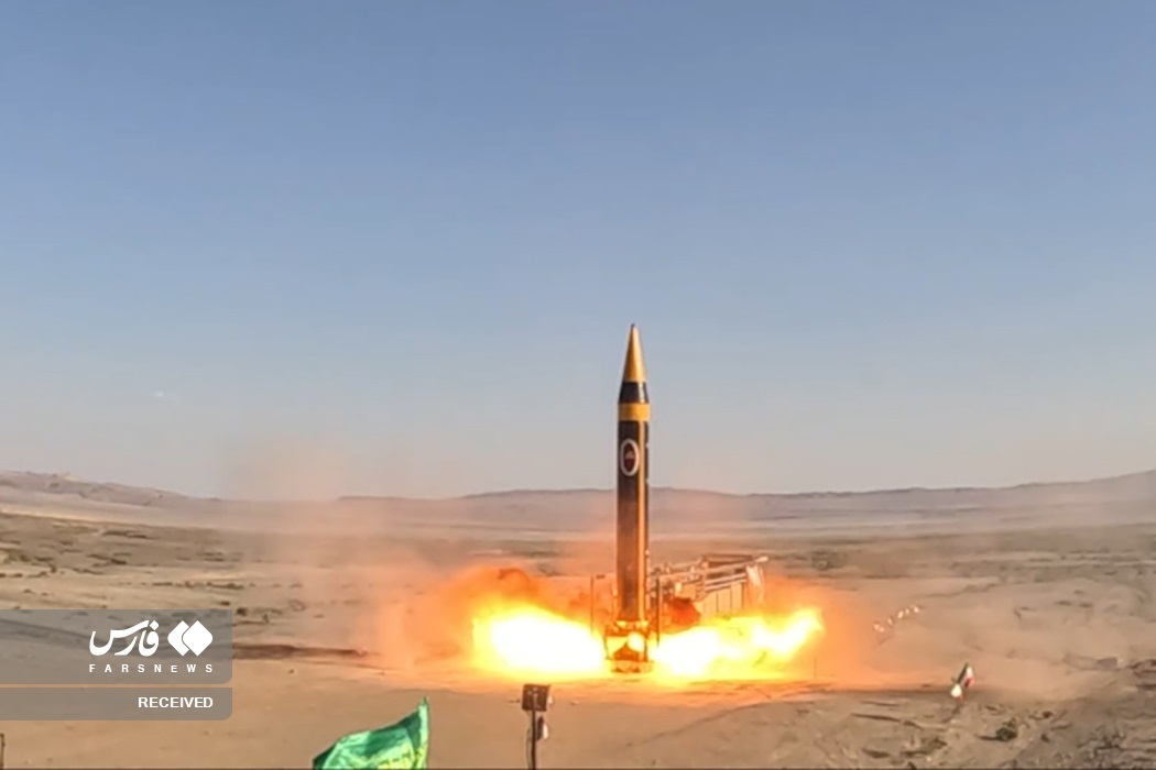 رونمایی از موشک جدید ایران (+عکس)