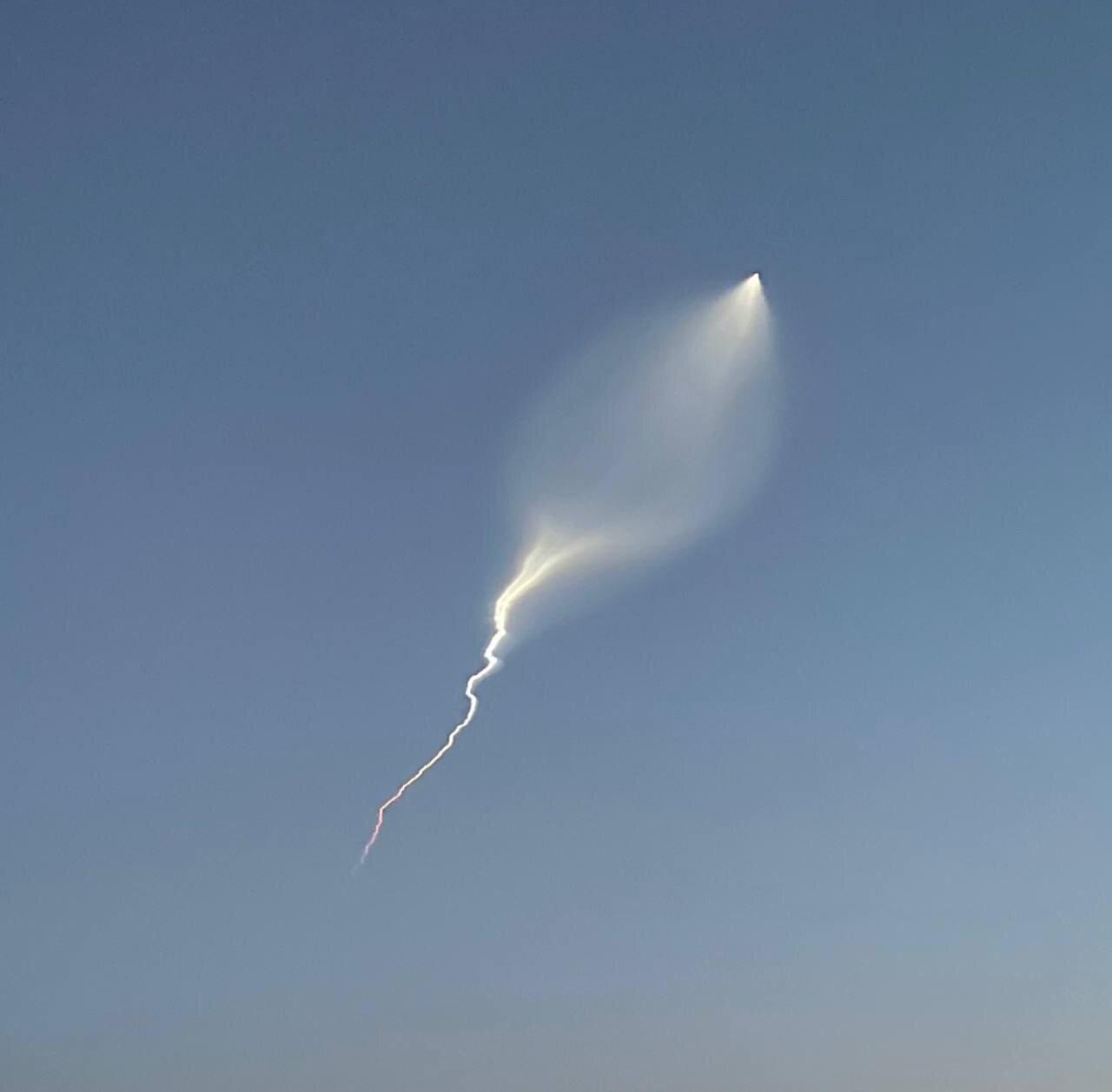 خبرهای جدید جنگ ایران و اسراییل: حمله به کرمانشاه / صداوسیما: سرنگونی پهپاد اسراییل در اصفهان / خروج 800 چینی از ایران / یک شهید در حمله به تبریز / حمله تل آویو به دانشگاه افسری امام حسین